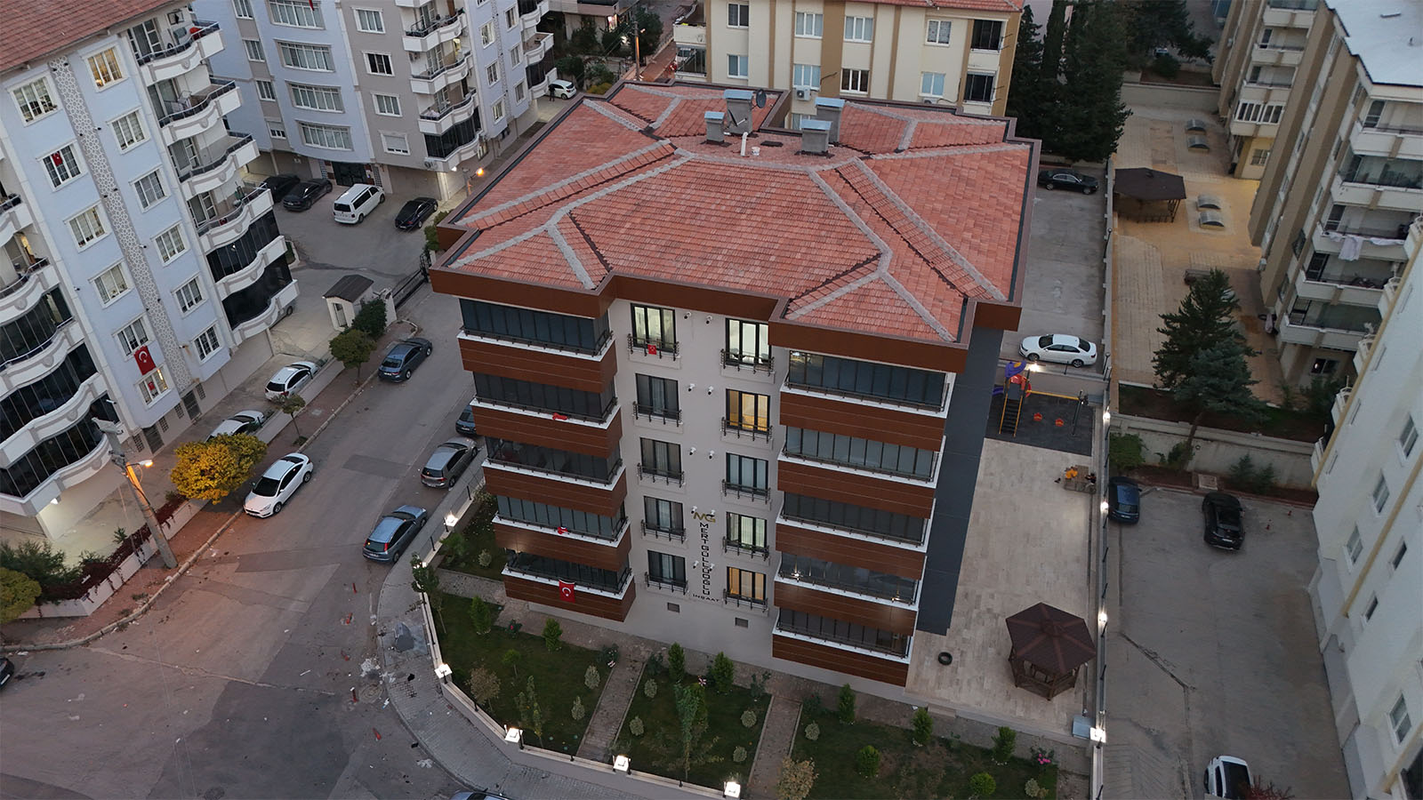Yiğit Güllüoğlu Apartmanı