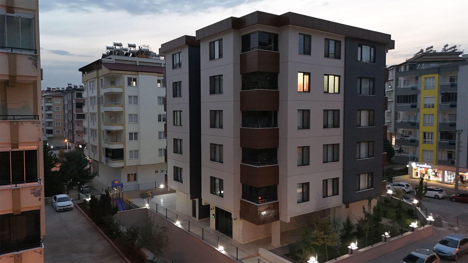 Yiğit Güllüoğlu Apartmanı